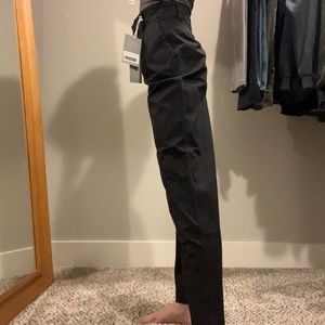 Everlane The Pleated Chino - Black